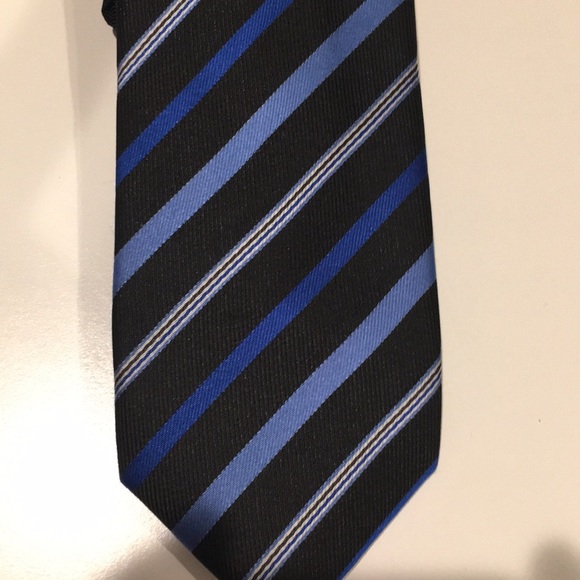 5/$25 Alfani Black & Blue Medium width tie - Picture 2 of 3